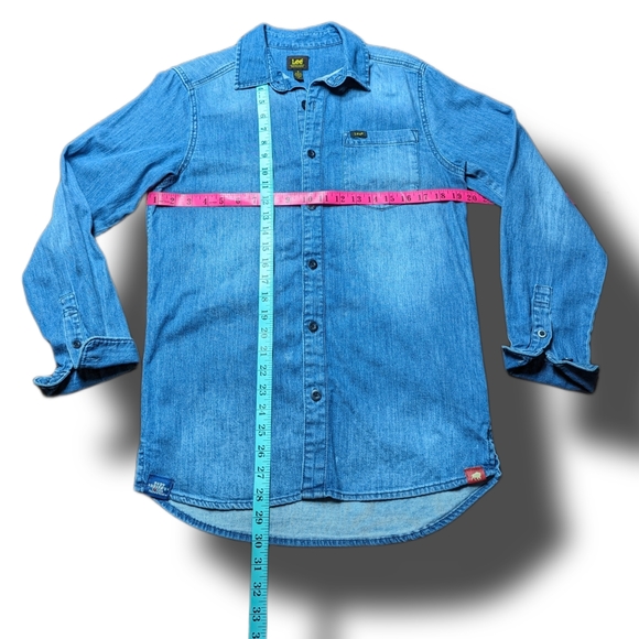 Toby Keith on Denim Shirt 🤠 - Picture 8 of 9